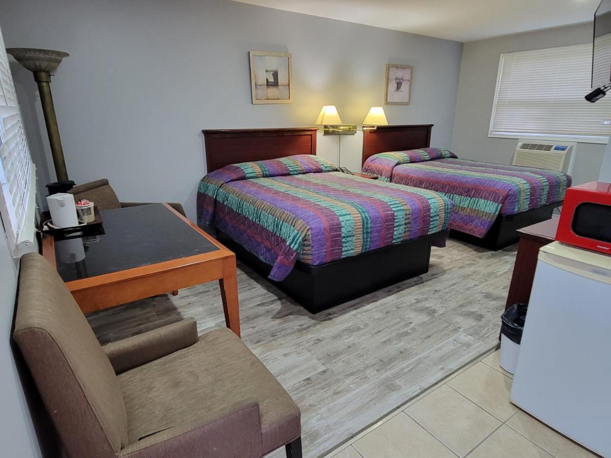 Knights Inn Cobourg Extérieur photo