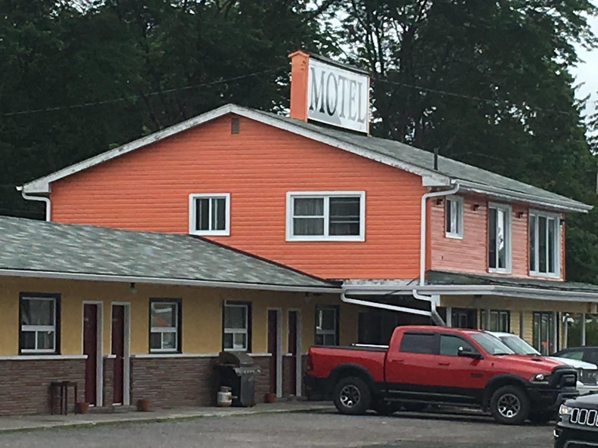 Knights Inn Cobourg Extérieur photo