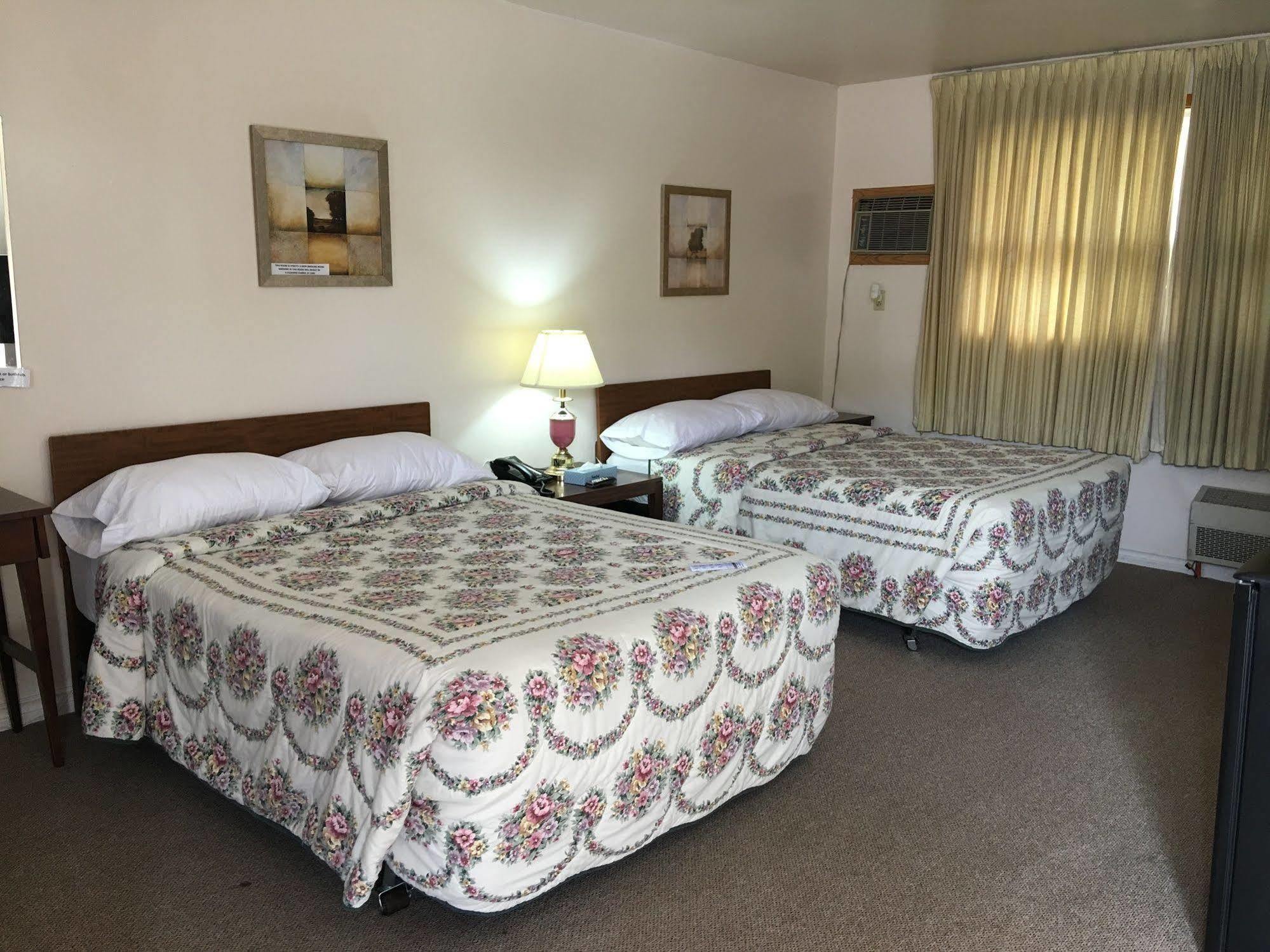 Knights Inn Cobourg Extérieur photo
