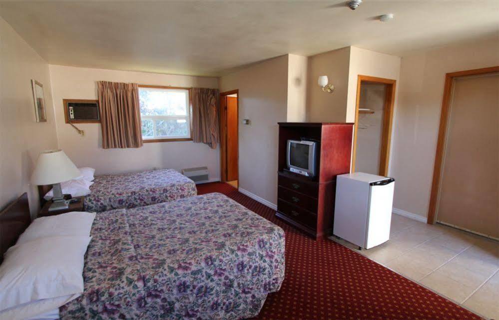 Knights Inn Cobourg Extérieur photo